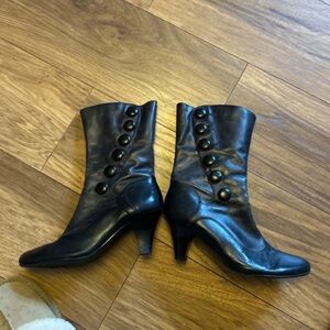 Elegant Black Buttoned Women's Boots